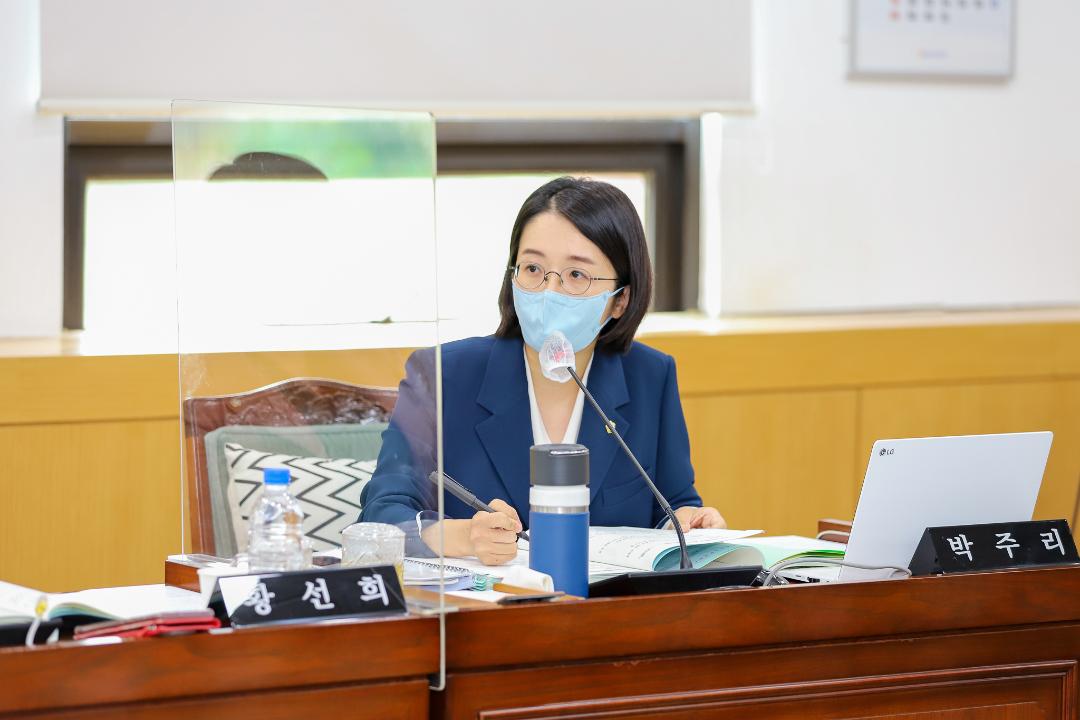 '제272회 임시회 업무보고 및 조례심사 특별위원회' 게시글의 사진(7) '20220722-22.7.22 제272회 임시회 예산 및 업무보고 1차_7654.jpg'