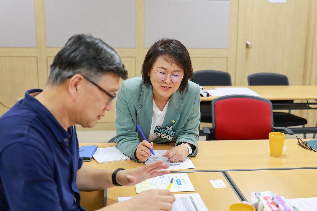 '행복한 아이, 행복한 육아 연구모임 부모교육 및 워크숍 2차' 게시글의 사진(4) '20240703-5S6A1406.jpg' '행복한 아이, 행복한 육아 연구모임 부모교육 및 워크숍 2차' 게시글의 사진(4) '20240703-5S6A1406.jpg'