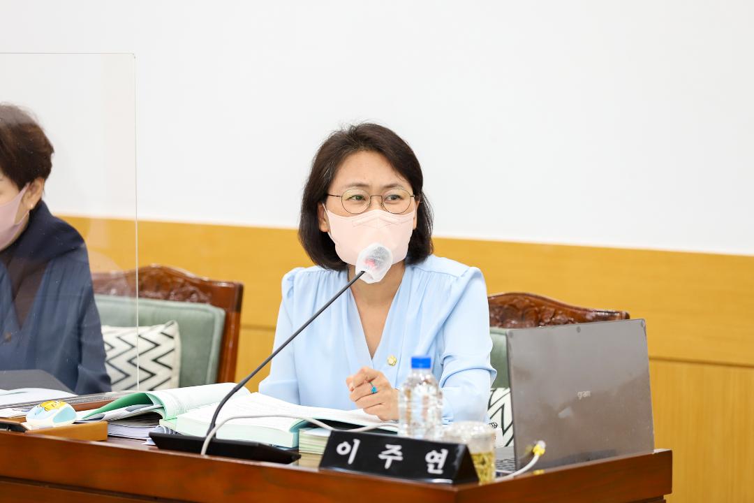 '제272회 임시회 업무보고 및 조례심사 특별위원회' 게시글의 사진(6) '20220722-22.7.22 제272회 임시회 예산 및 업무보고 1차_7649.jpg'