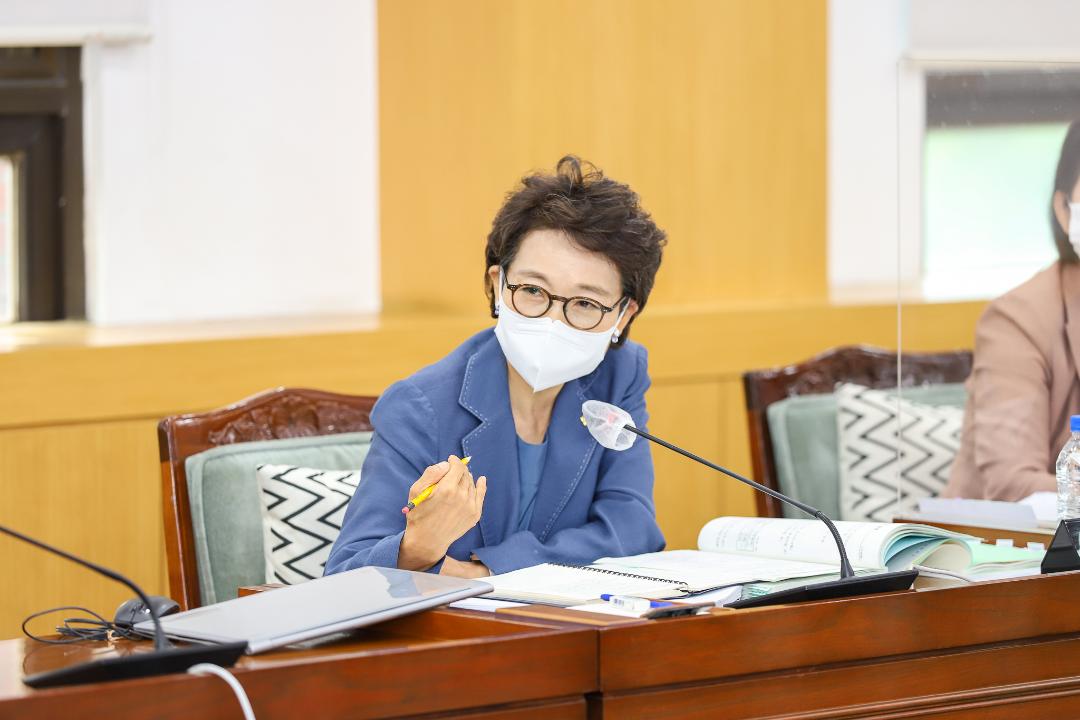 '제272회 임시회 업무보고 및 조례심사 특별위원회' 게시글의 사진(9) '20220722-22.7.22 제272회 임시회 예산 및 업무보고 1차_7617.jpg'