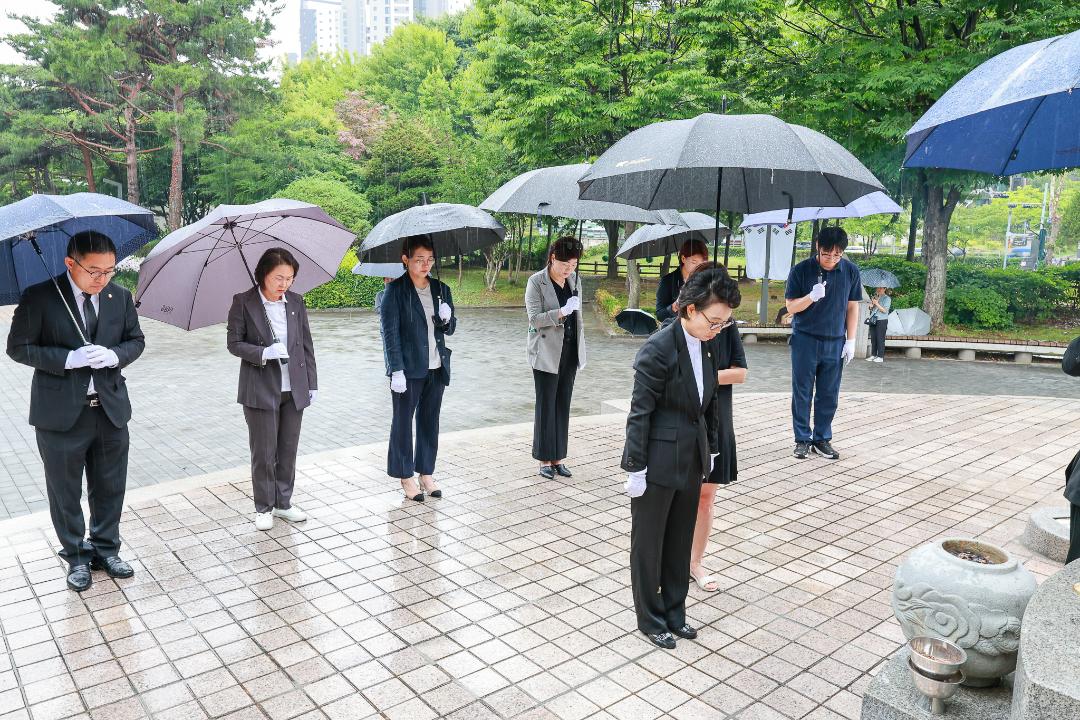'제9대 후반기 의회 현충탑 참배' 게시글의 사진(1) '20240702-5S6A0465.jpg'