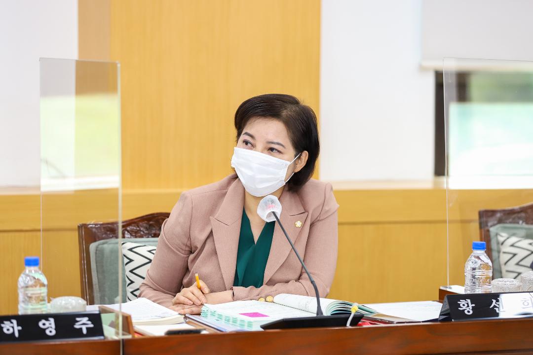 '제272회 임시회 업무보고 및 조례심사 특별위원회' 게시글의 사진(8) '20220722-22.7.22 제272회 임시회 예산 및 업무보고 1차_7628.jpg'