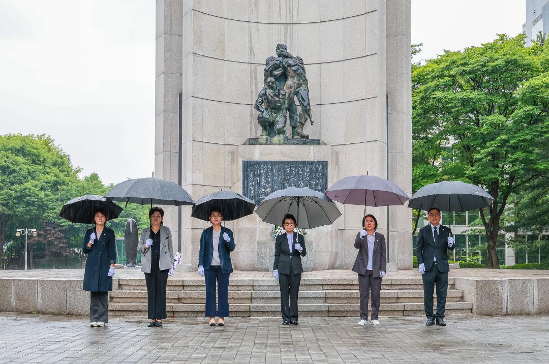 '제9대 후반기 의회 현충탑 참배' 게시글의 사진(2) '20240702-5S6A0536.jpg'