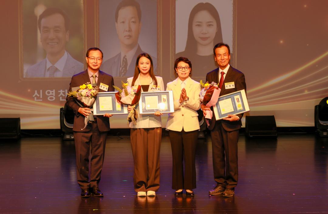 '제40회 과천시민의 날 기념식' 게시글의 사진(2) '5S6A4849.jpg'